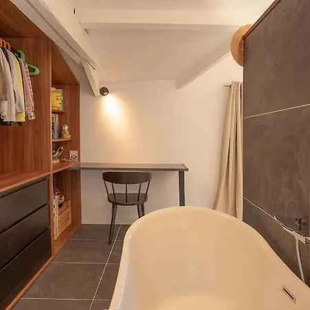 Βίλα 4 Etoiles, 300m2, 700 M Plage, 5 Min Du Centre *